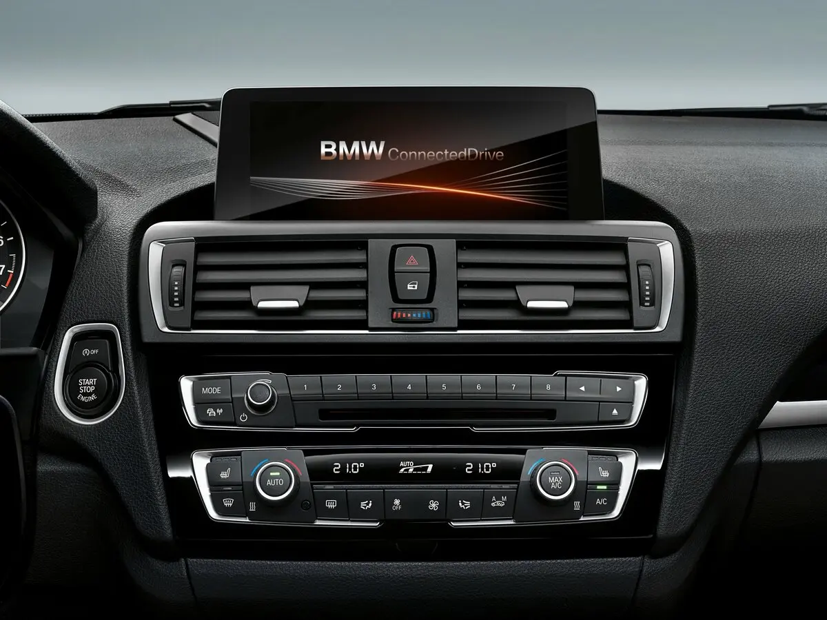 BMW 1 серии II (F20/F21) Рестайлинг Хэтчбек 5 дв. — 照片 16