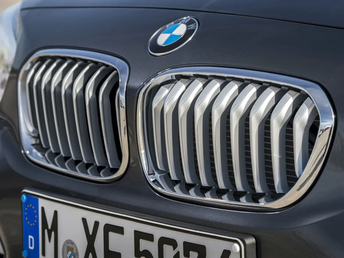 BMW 1 серии II (F20/F21) Рестайлинг Хэтчбек 5 дв. — 照片 17