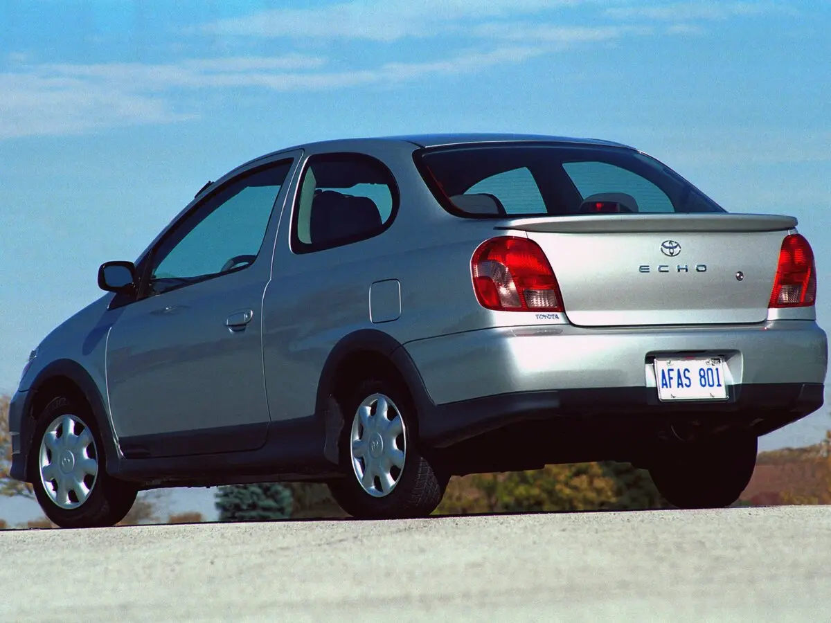 Toyota Echo 1999 – 2005 Купе — сүрөт 3