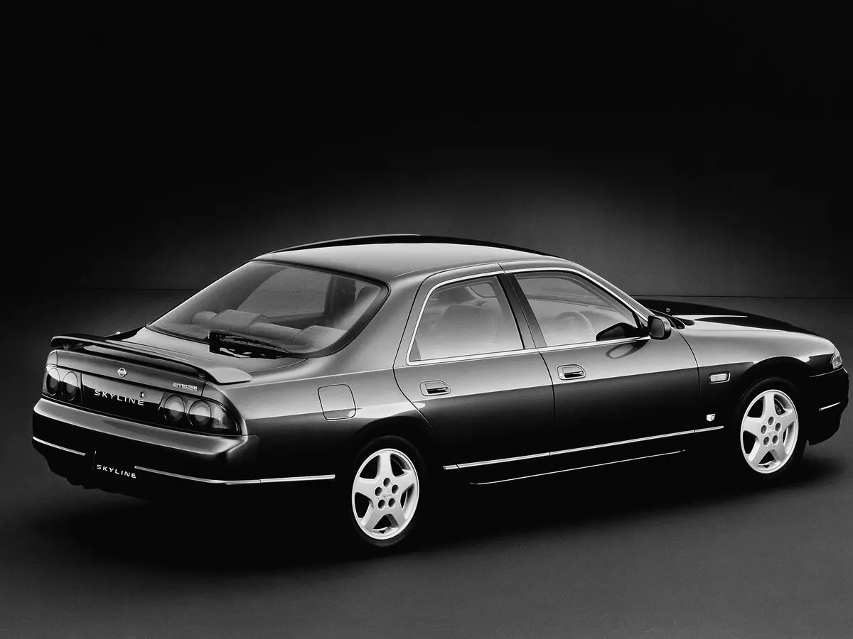 Nissan Skyline IX (R33) Седан — сүрөт 2