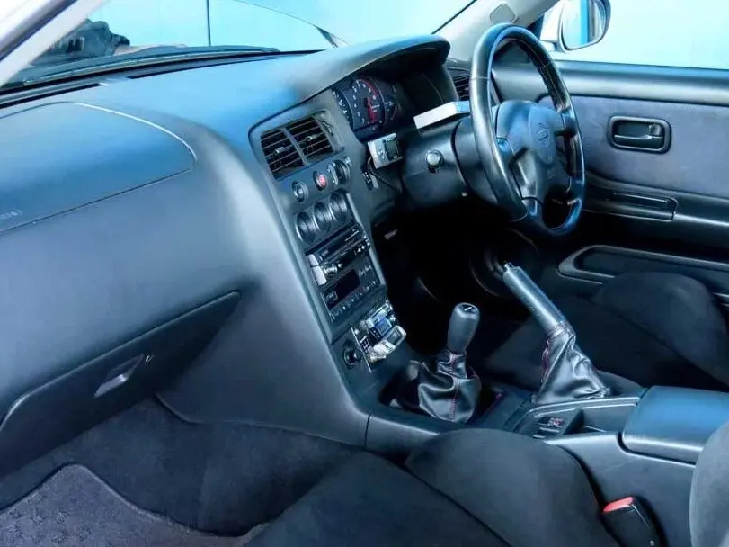 Nissan Skyline IX (R33) Седан — сүрөт 4