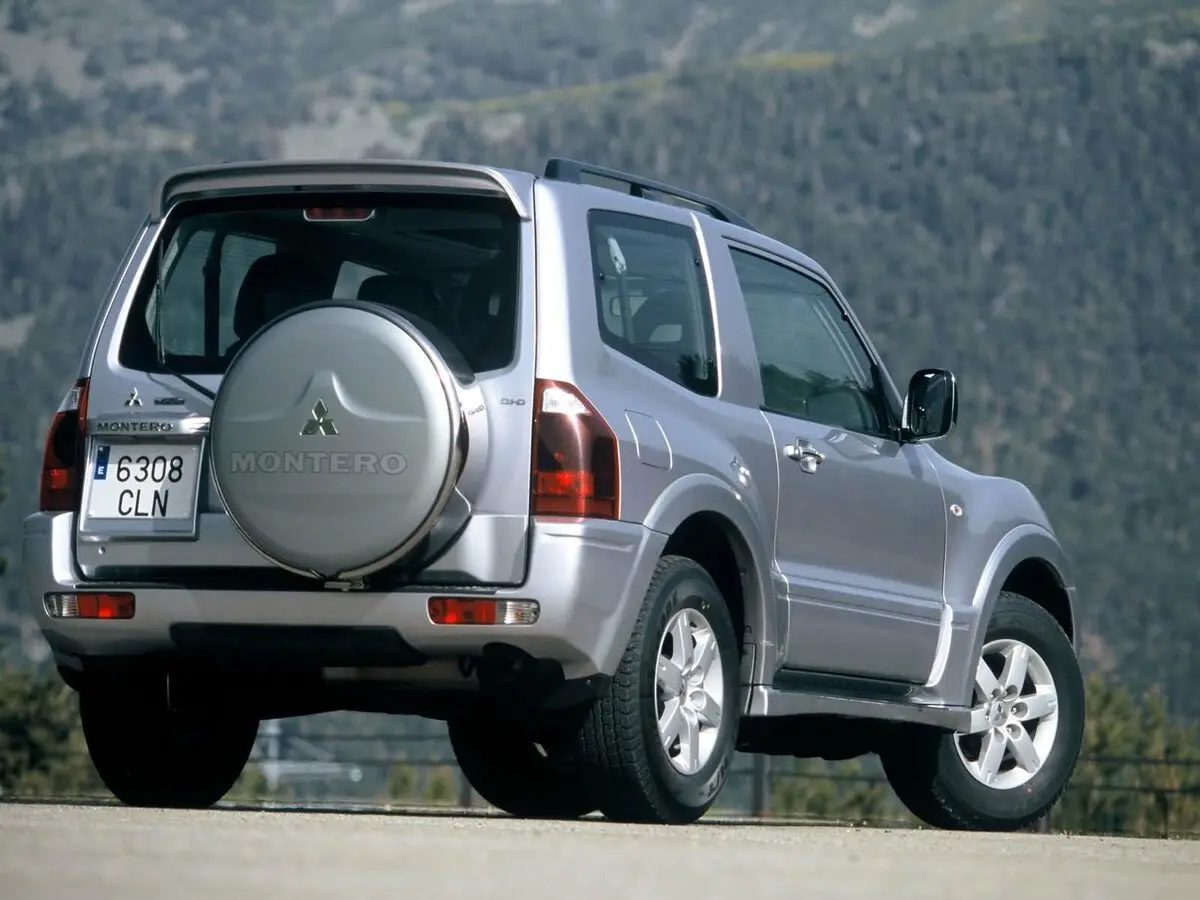 Mitsubishi Montero III Внедорожник 3 дв. — сүрөт 4