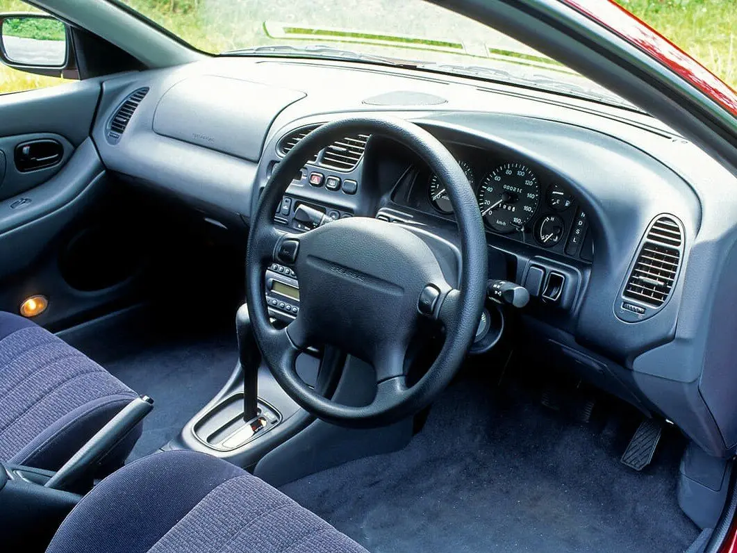 Mazda Lantis 1993 – 1997 Седан — 照片 4