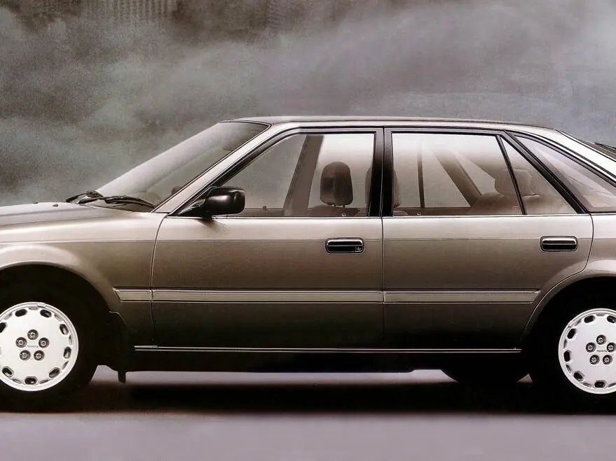 Toyota Corona VIII (T170) Лифтбек — фото 2