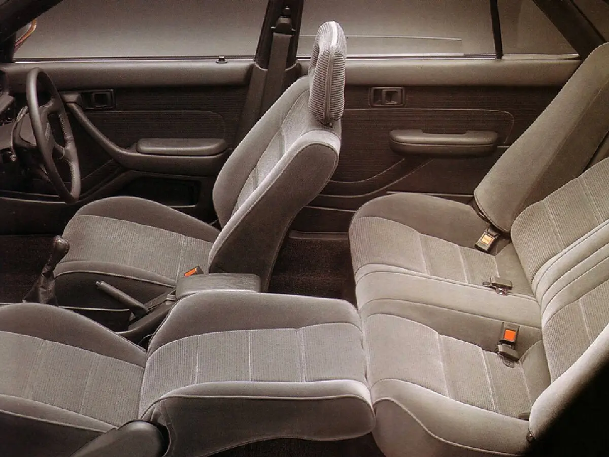 Toyota Corona VIII (T170) Лифтбек — фото 5
