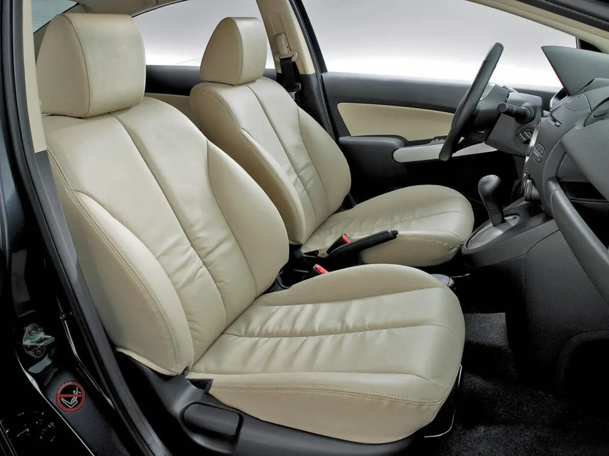 Mazda 2 II (DE) Седан — 照片 4