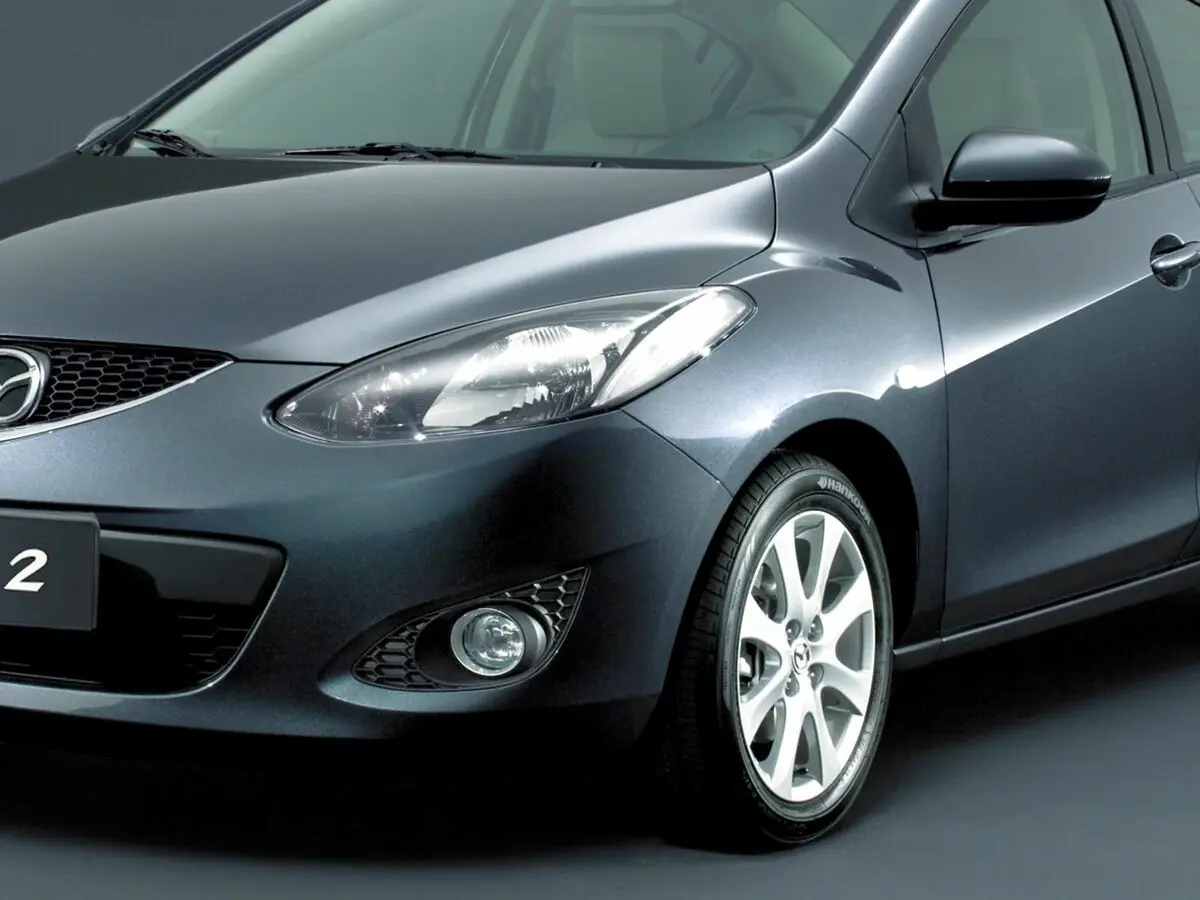 Mazda 2 II (DE) Седан — 照片 6