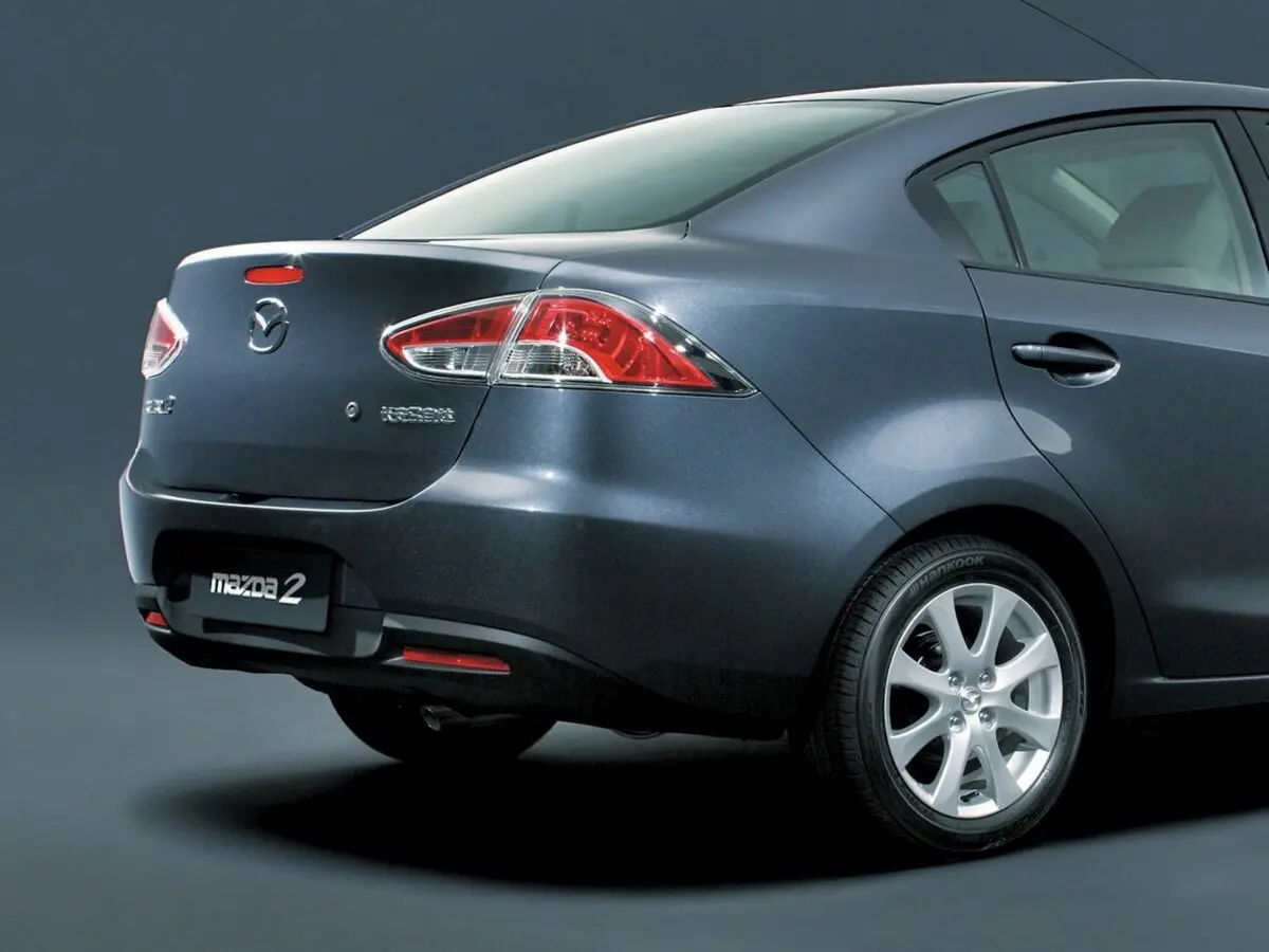 Mazda 2 II (DE) Седан — 照片 7