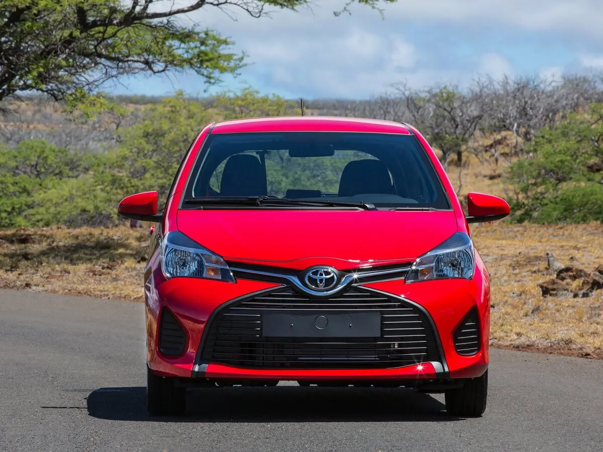Toyota Yaris III Рестайлинг Хэтчбек 3 дв. — сүрөт 3
