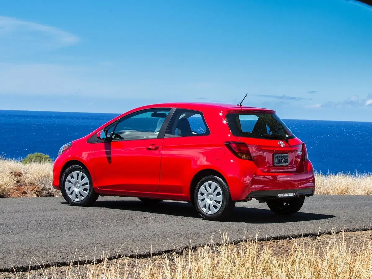 Toyota Yaris III Рестайлинг Хэтчбек 3 дв. — сүрөт 4