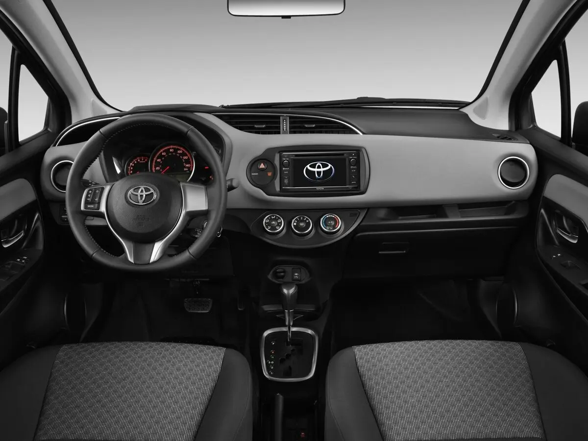 Toyota Yaris III Рестайлинг Хэтчбек 3 дв. — сүрөт 5