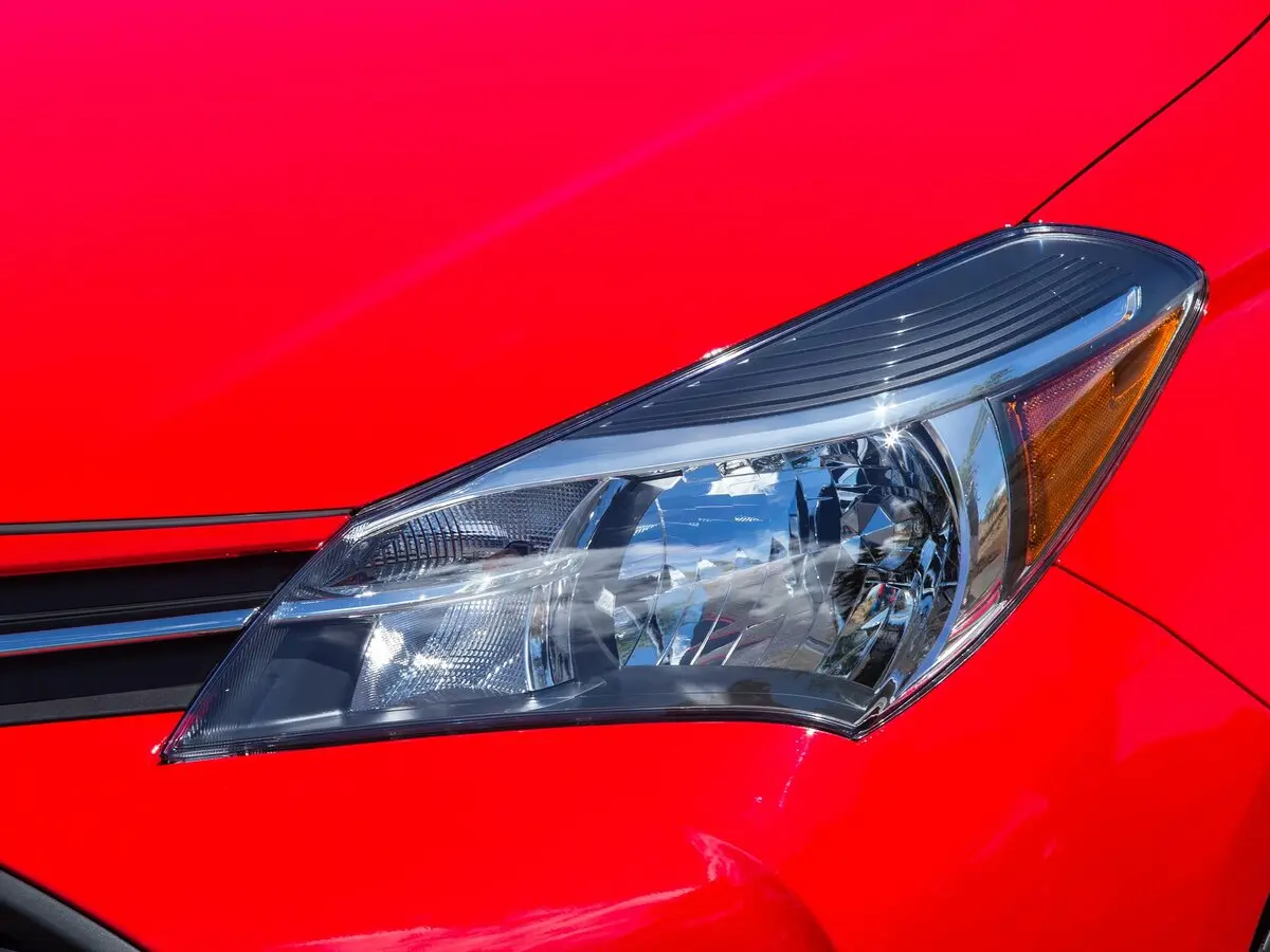 Toyota Yaris III Рестайлинг Хэтчбек 3 дв. — сүрөт 10