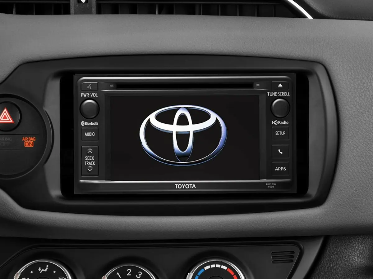 Toyota Yaris III Рестайлинг Хэтчбек 3 дв. — сүрөт 11