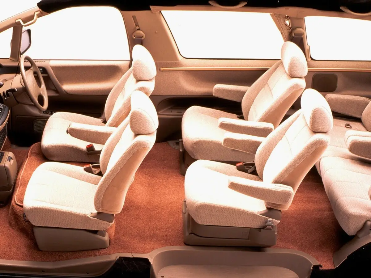 Toyota Estima I Минивэн Emina — фото 6