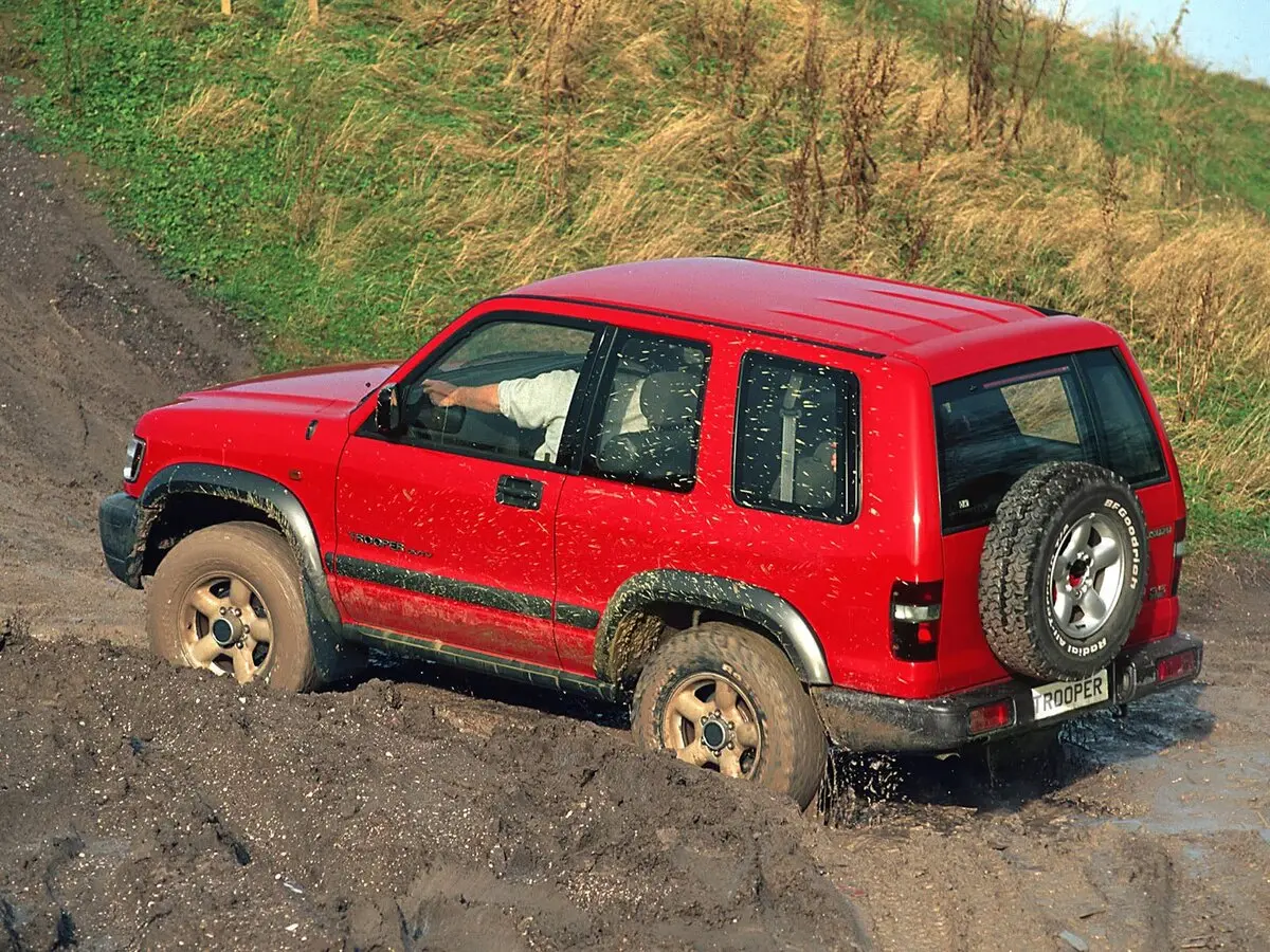 Isuzu Trooper II Внедорожник 3 дв. — сүрөт 4