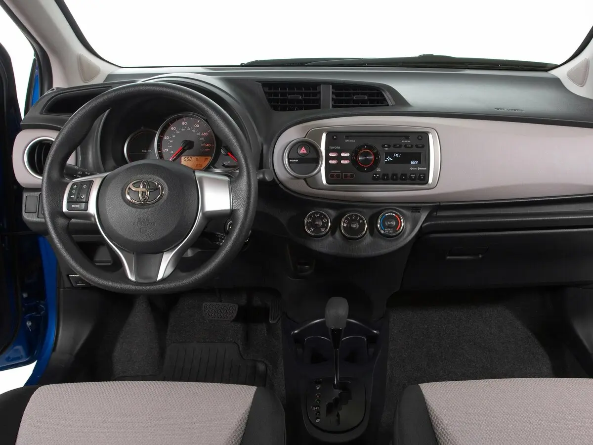 Toyota Yaris III Хэтчбек 3 дв. — photo 6