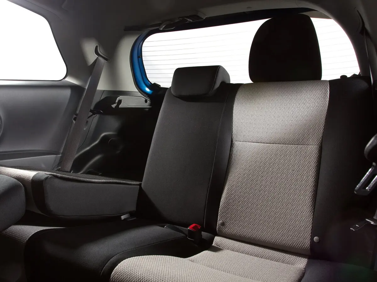 Toyota Yaris III Хэтчбек 3 дв. — photo 9