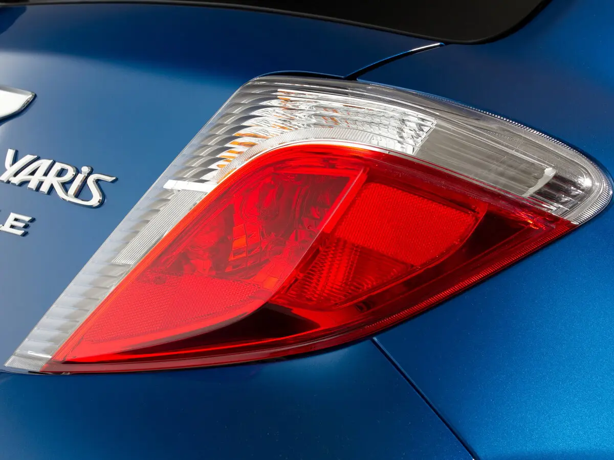 Toyota Yaris III Хэтчбек 3 дв. — photo 11