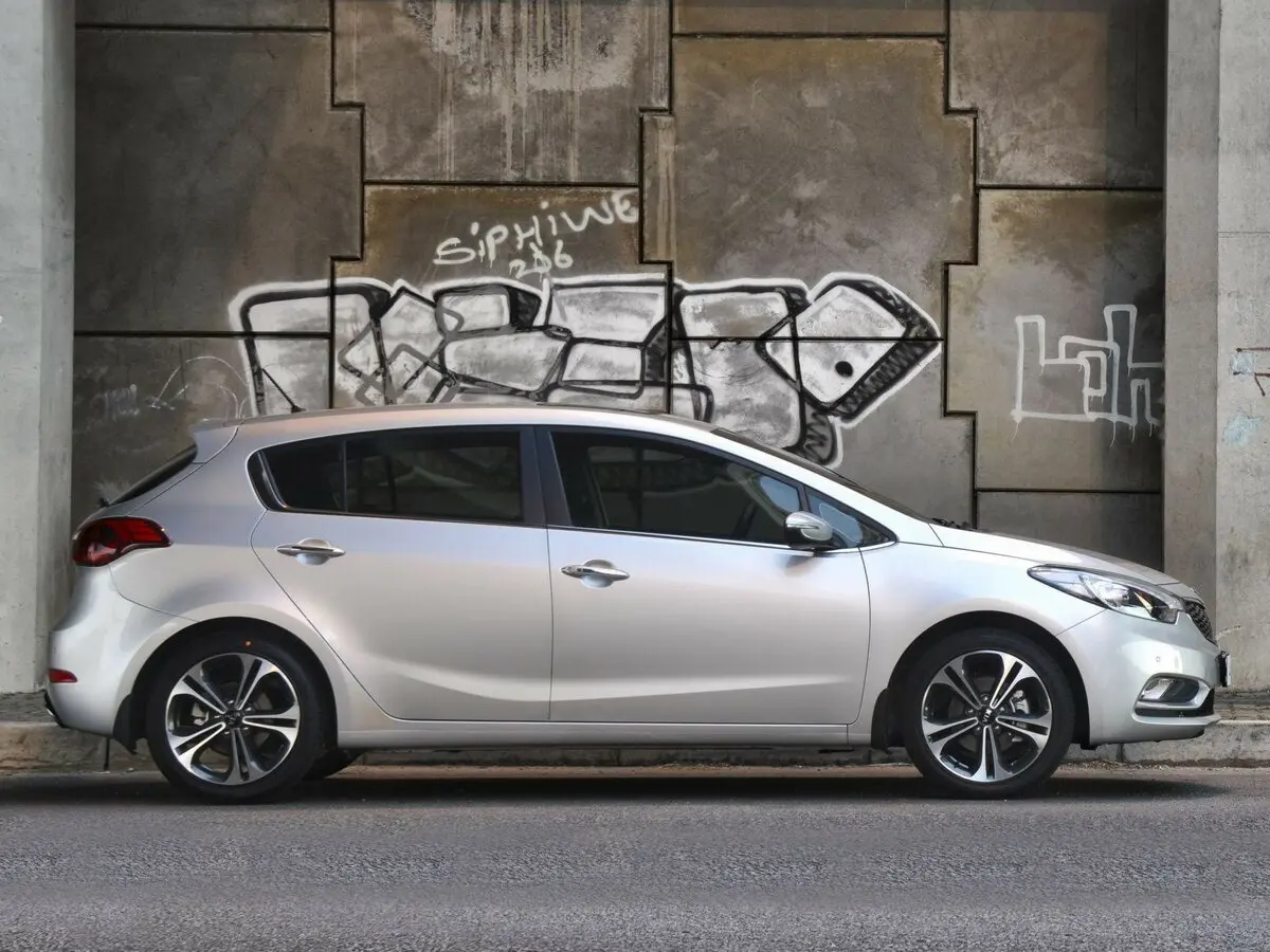 Kia Cerato III Хэтчбек 5 дв. — сүрөт 2