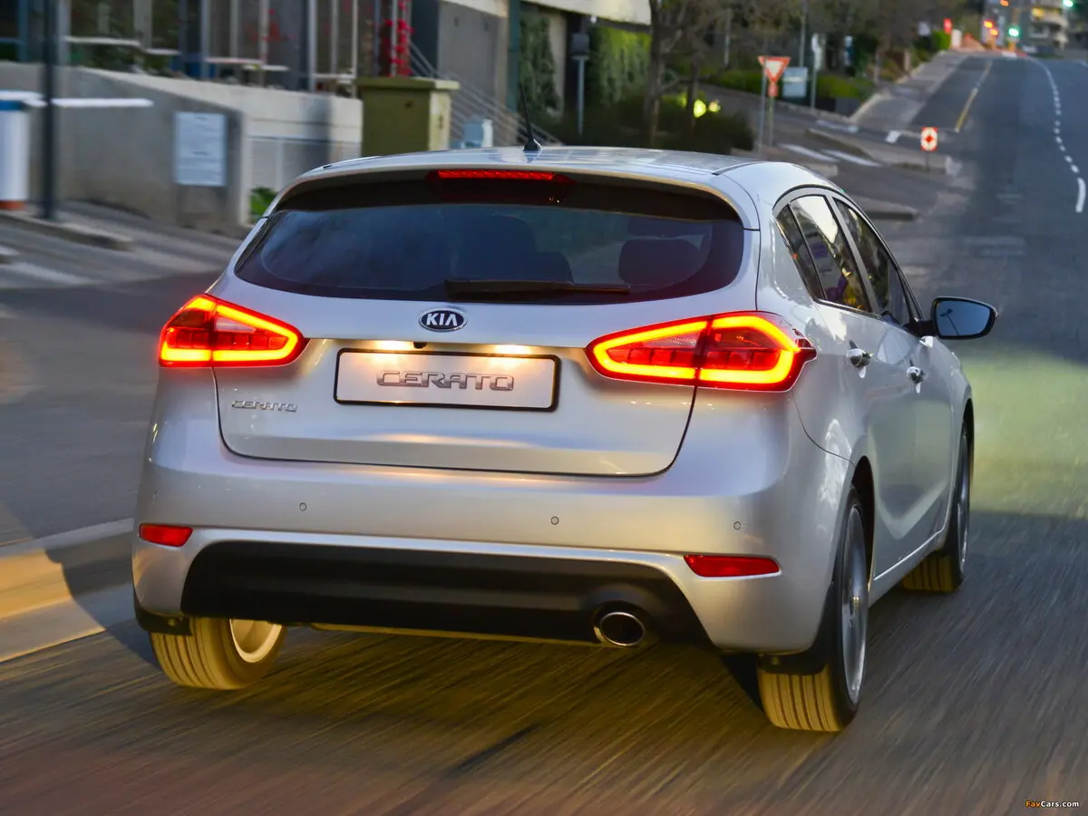 Kia Cerato III Хэтчбек 5 дв. — сүрөт 3