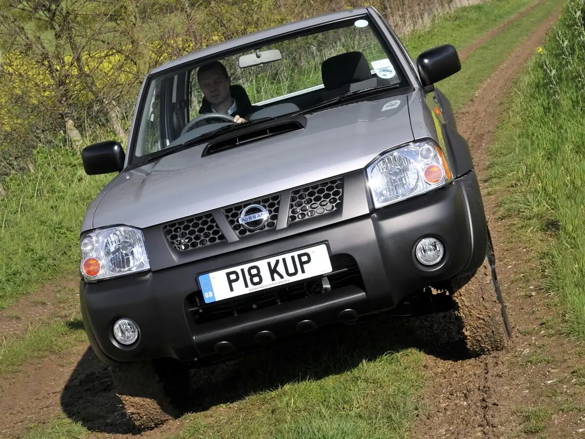 Nissan NP300 2008 – 2015 Пикап Полуторная кабина — сүрөт 3