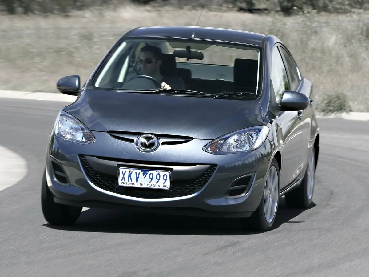 Mazda 2 II Рестайлинг (DE2) Седан
