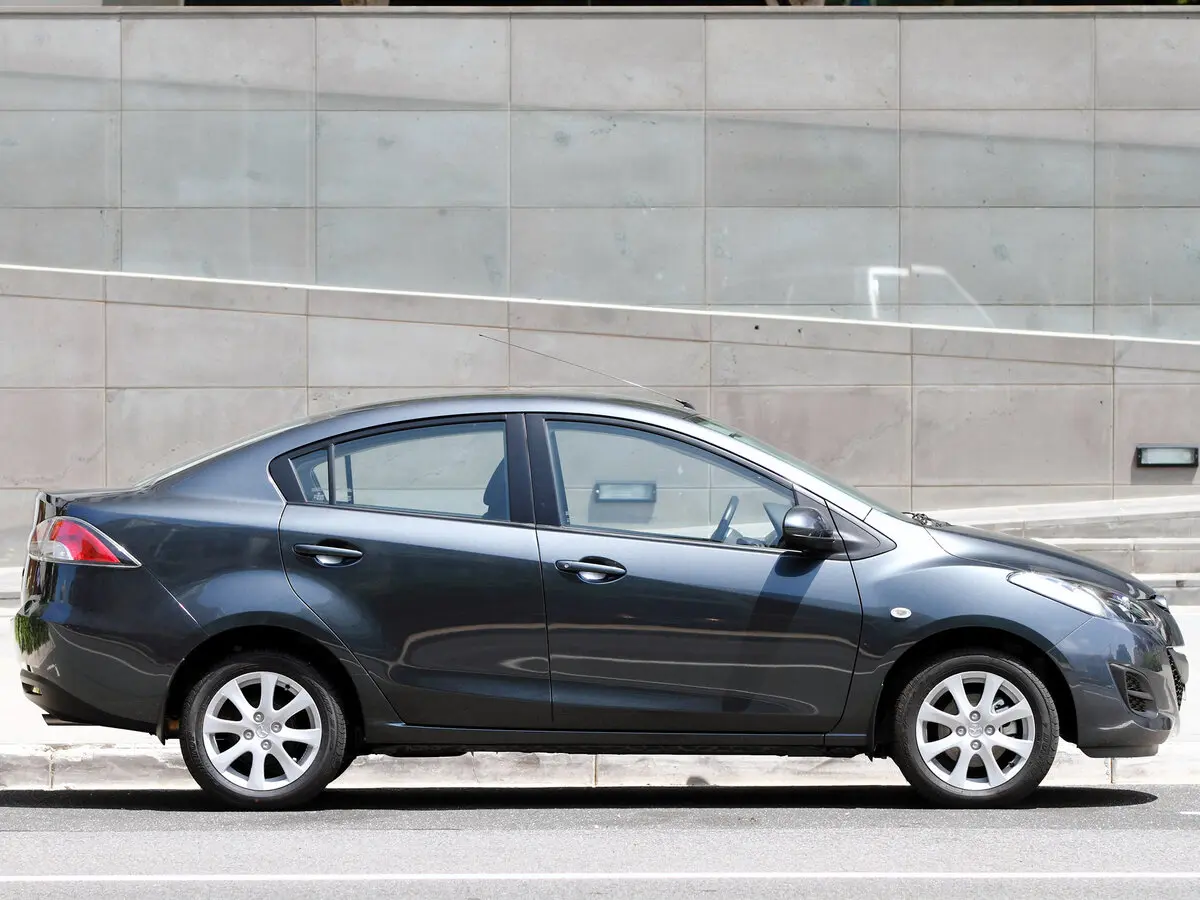 Mazda 2 II Рестайлинг (DE2) Седан — сүрөт 2