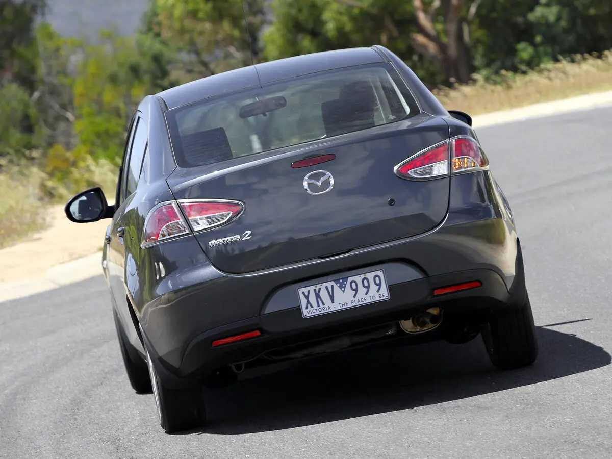 Mazda 2 II Рестайлинг (DE2) Седан — сүрөт 3
