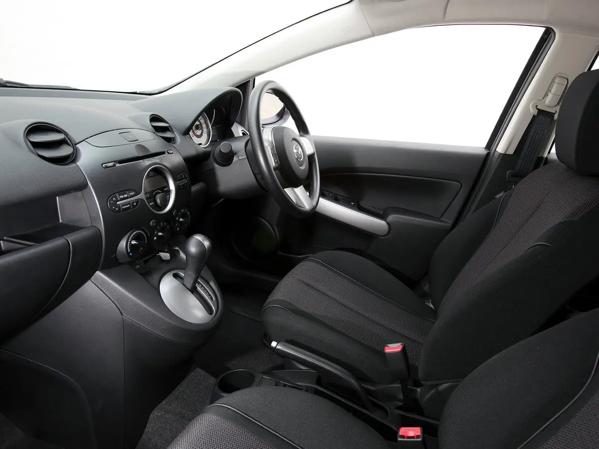 Mazda 2 II Рестайлинг (DE2) Седан — сүрөт 5