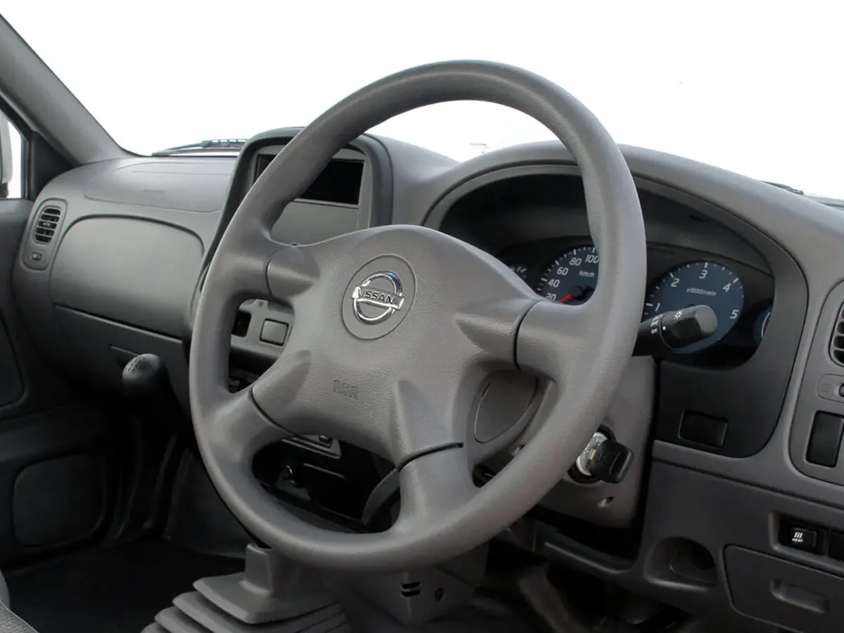 Nissan NP300 2008 – 2015 Пикап Одинарная кабина — сүрөт 6