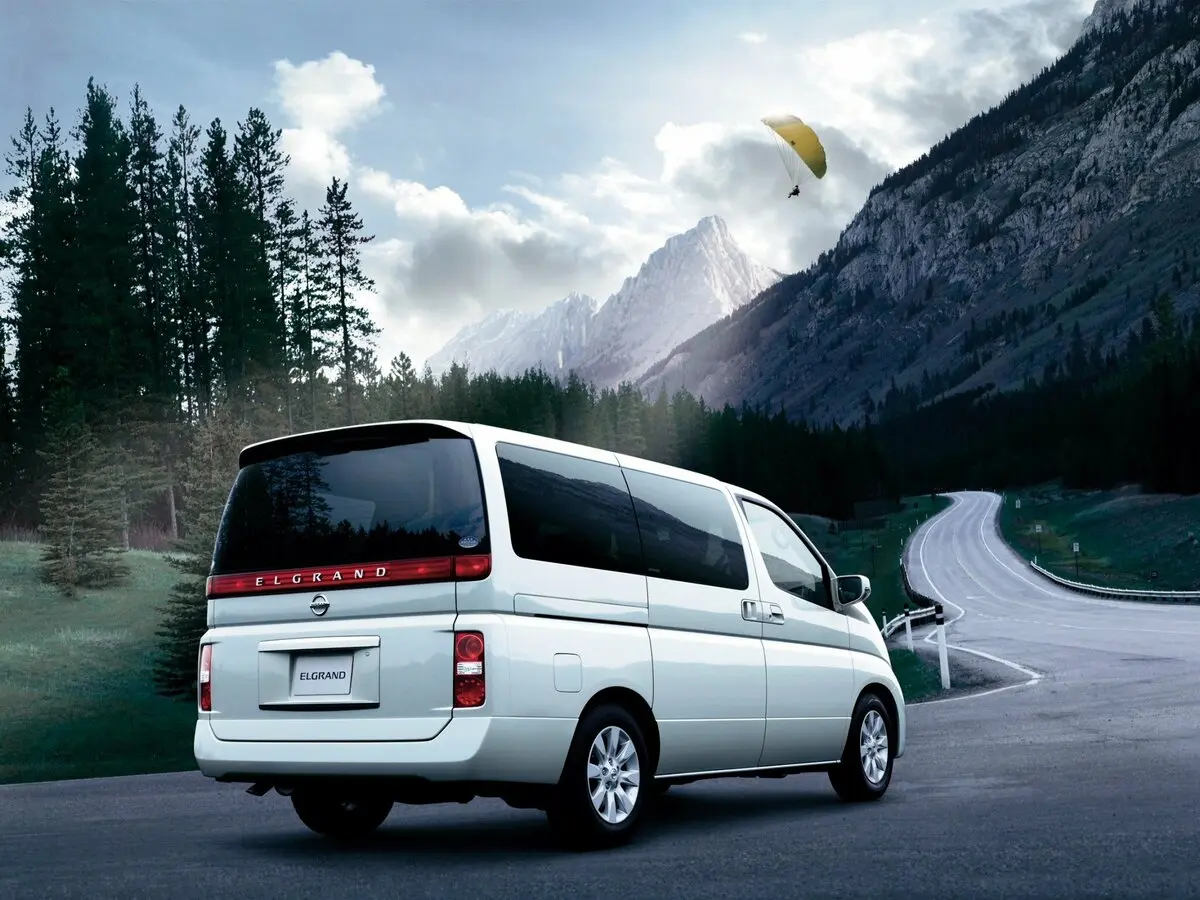 Nissan Elgrand II (E51) Минивэн — сүрөт 5