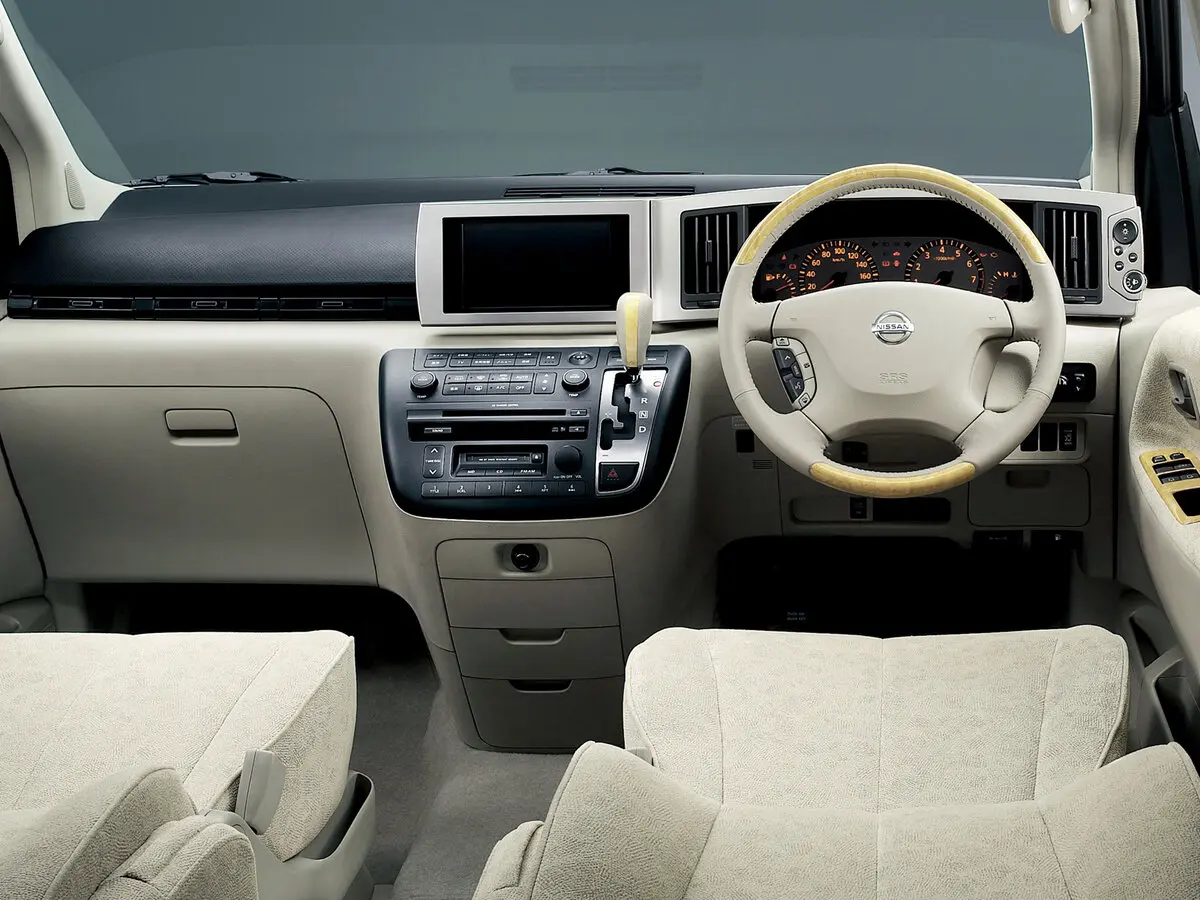 Nissan Elgrand II (E51) Минивэн — сүрөт 6
