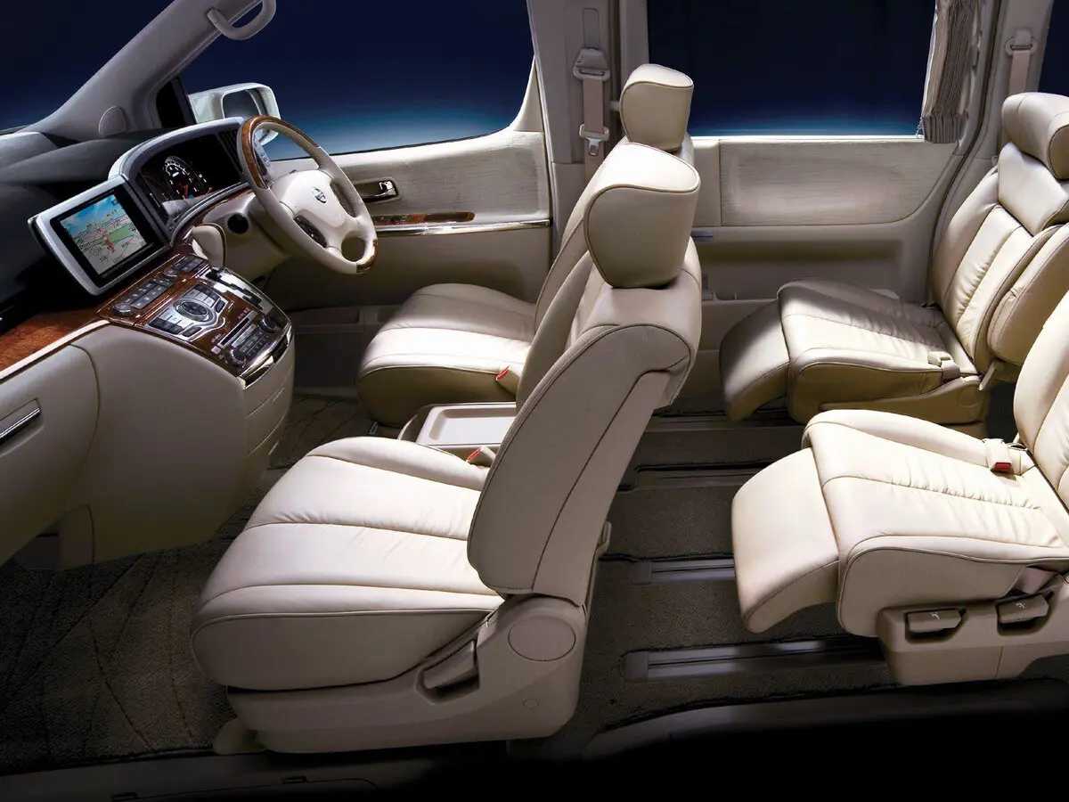 Nissan Elgrand II (E51) Минивэн — сүрөт 8