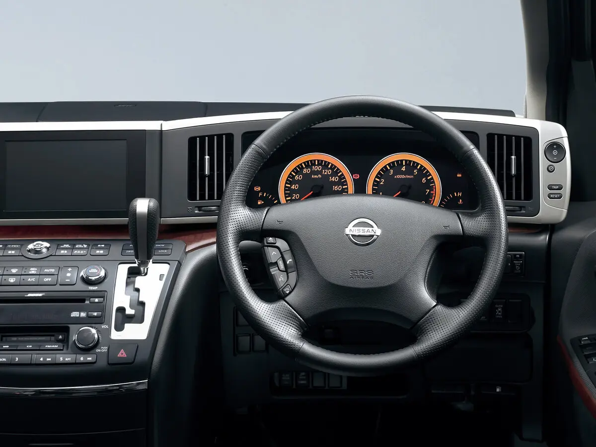 Nissan Elgrand II (E51) Минивэн — сүрөт 9