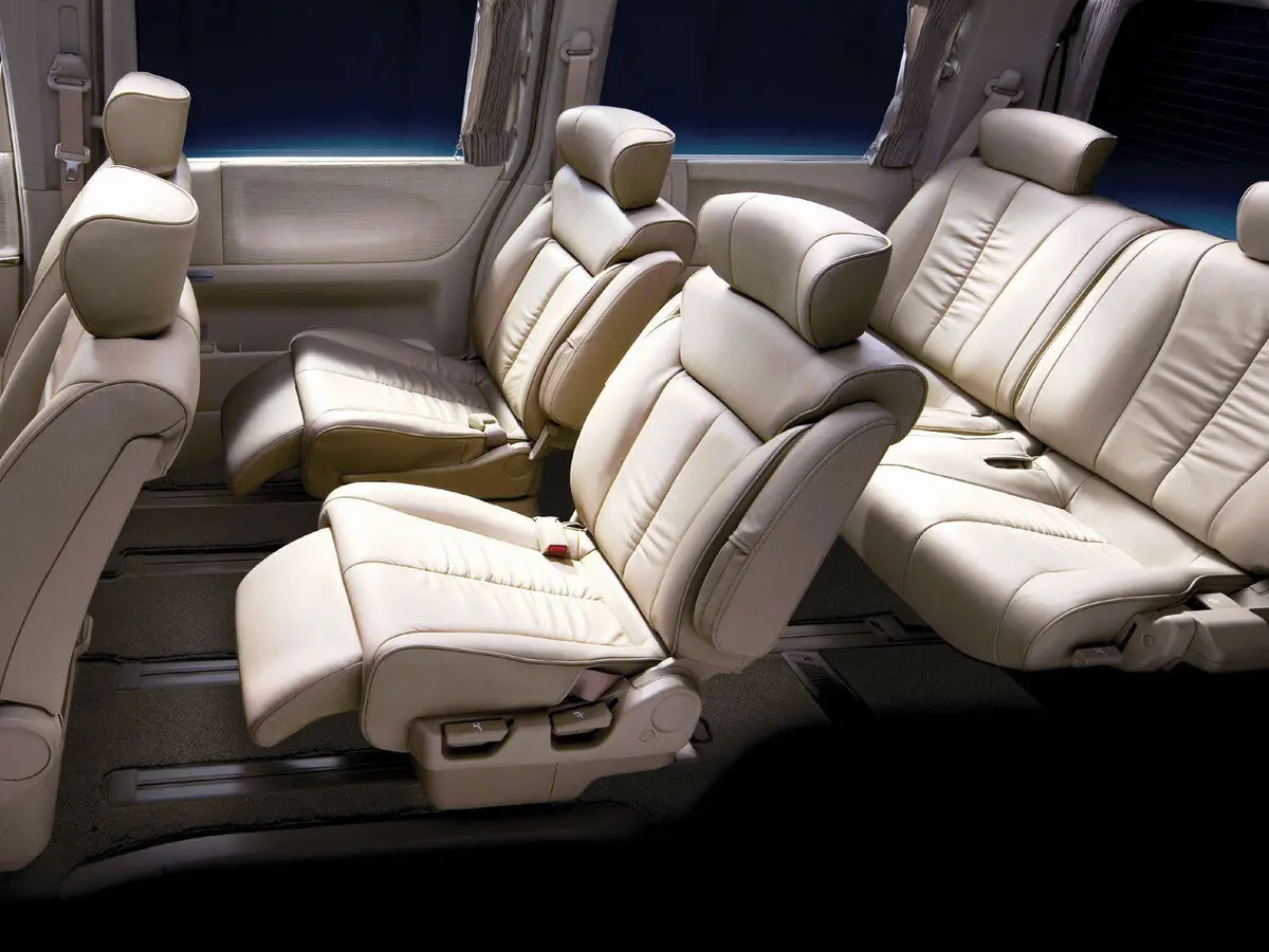 Nissan Elgrand II (E51) Минивэн — сүрөт 10