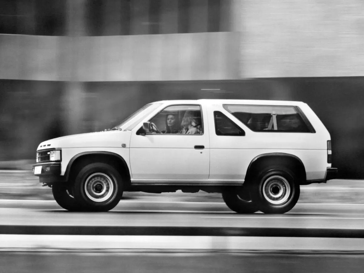Nissan Terrano I Внедорожник 3 дв. — сүрөт 2