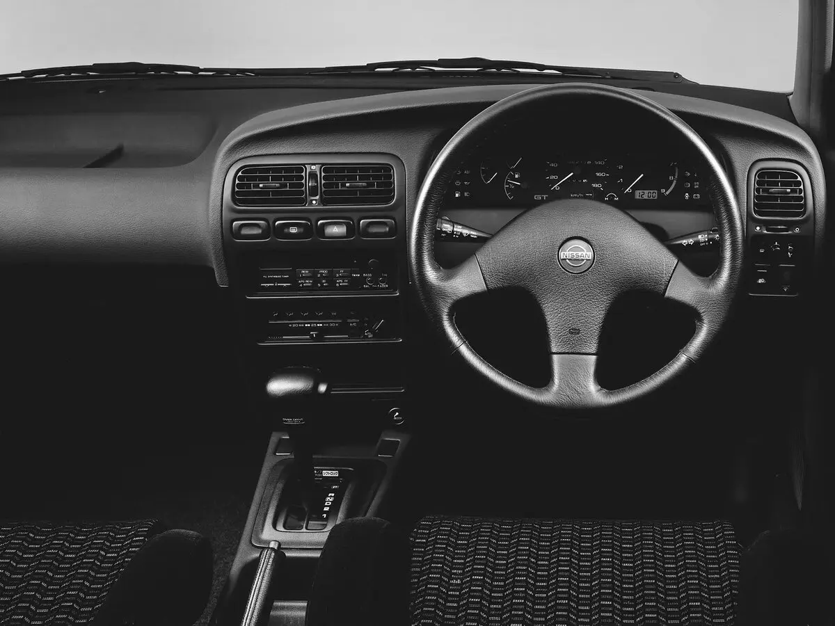 Nissan Primera I (P10) Лифтбек — фото 5