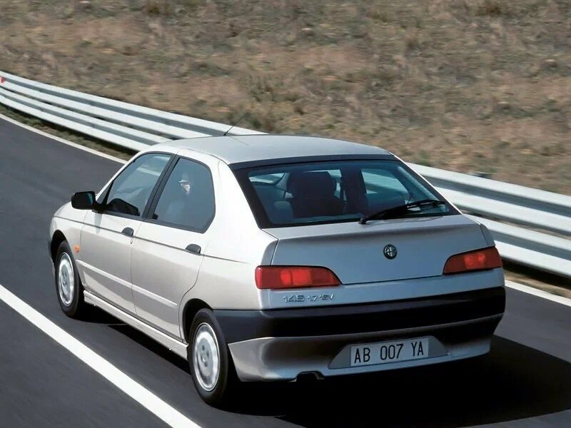 Alfa Romeo 146 1995 – 2001 Хэтчбек 5 дв. — фото 5