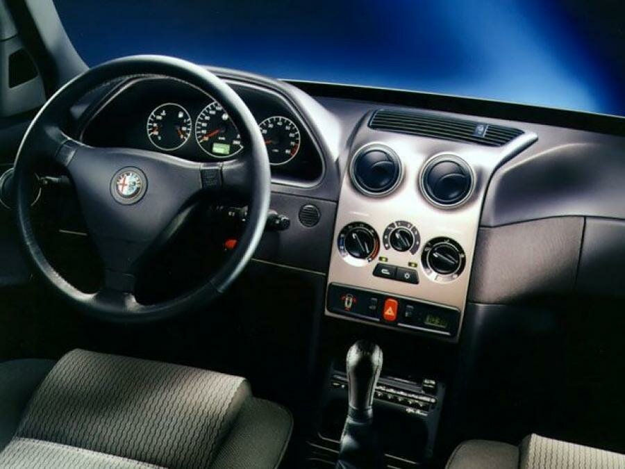Alfa Romeo 146 1995 – 2001 Хэтчбек 5 дв. — фото 7