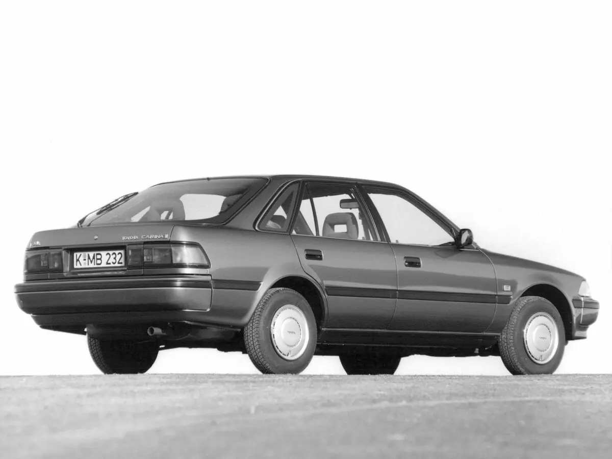 Toyota Carina V (T170) Лифтбек — photo 4