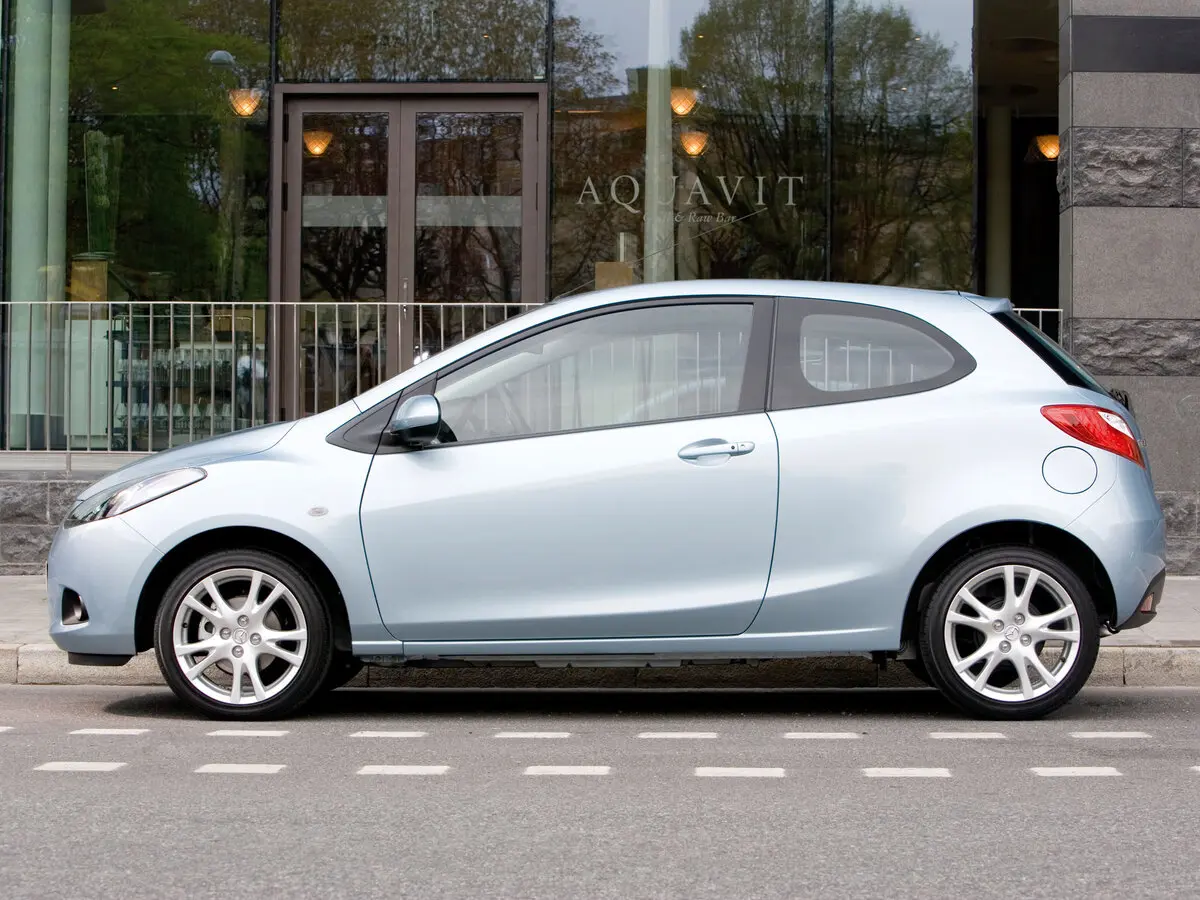 Mazda 2 II (DE) Хэтчбек 3 дв. — сүрөт 3