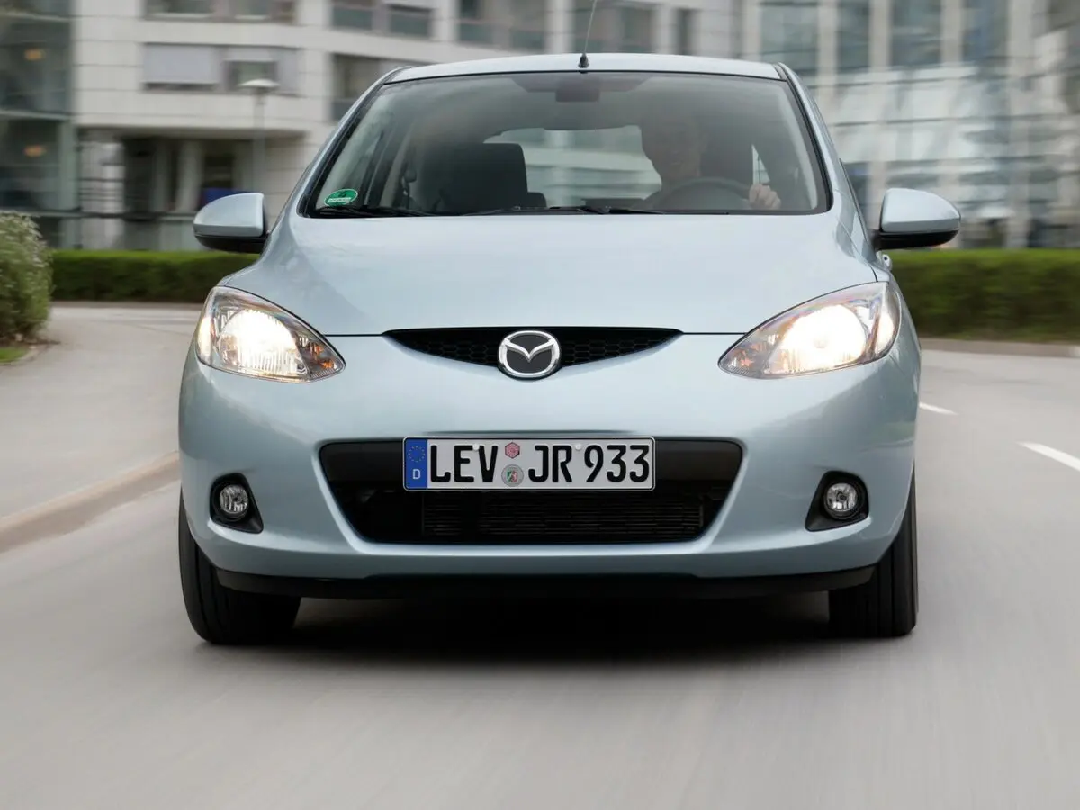Mazda 2 II (DE) Хэтчбек 3 дв. — сүрөт 4