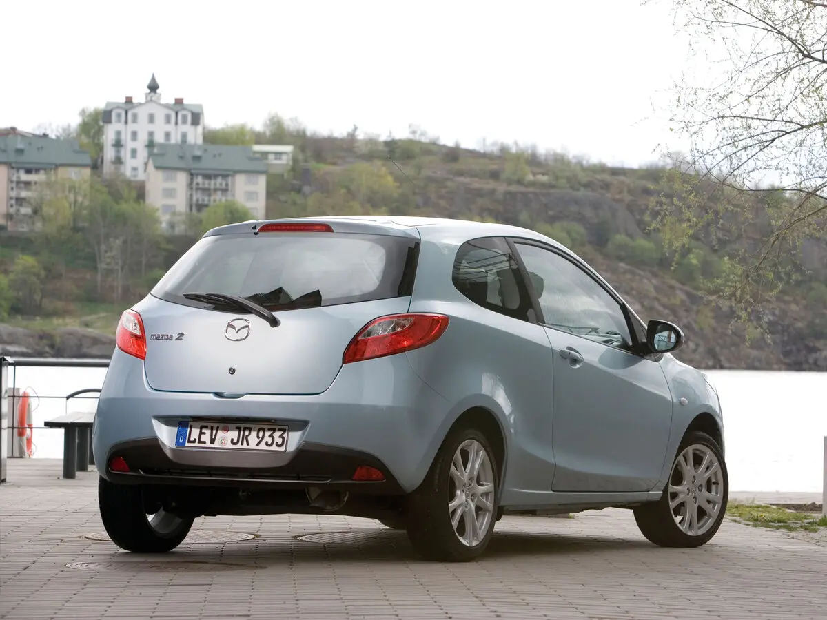 Mazda 2 II (DE) Хэтчбек 3 дв. — сүрөт 6