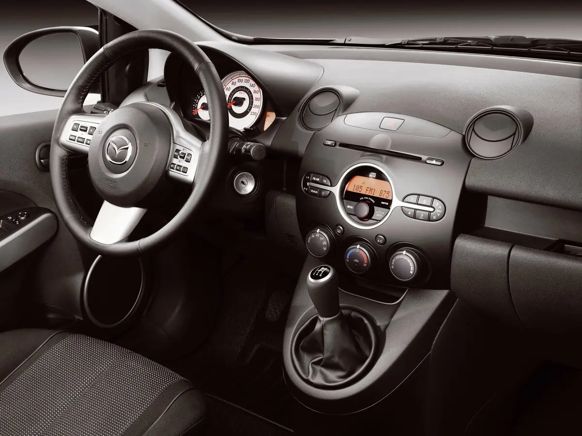 Mazda 2 II (DE) Хэтчбек 3 дв. — сүрөт 7