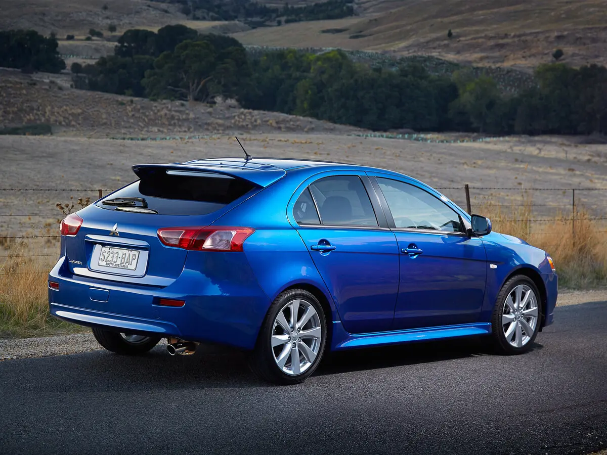 Mitsubishi Lancer X Рестайлинг Хэтчбек 5 дв. — фото 3