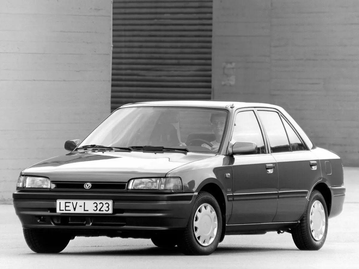 Mazda 323 IV (BG) Седан — фото 3