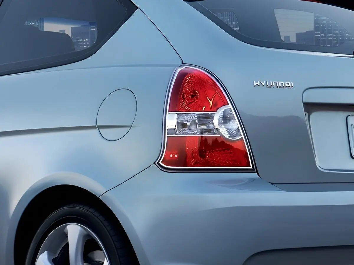 Hyundai Verna II Хэтчбек 3 дв. — сүрөт 9