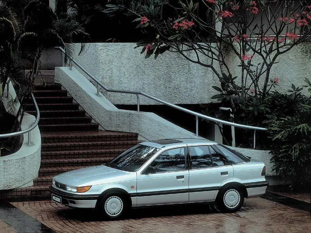 Mitsubishi Lancer V Хэтчбек 5 дв. — фото 2