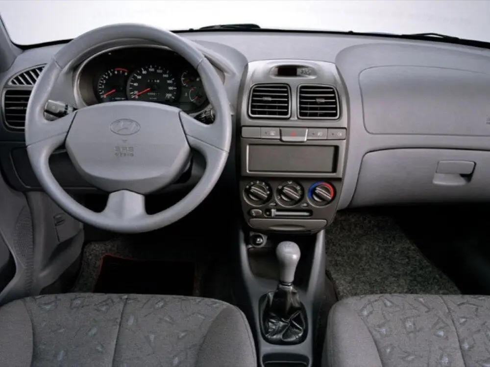 Hyundai Accent II Хэтчбек 3 дв. — фото 5
