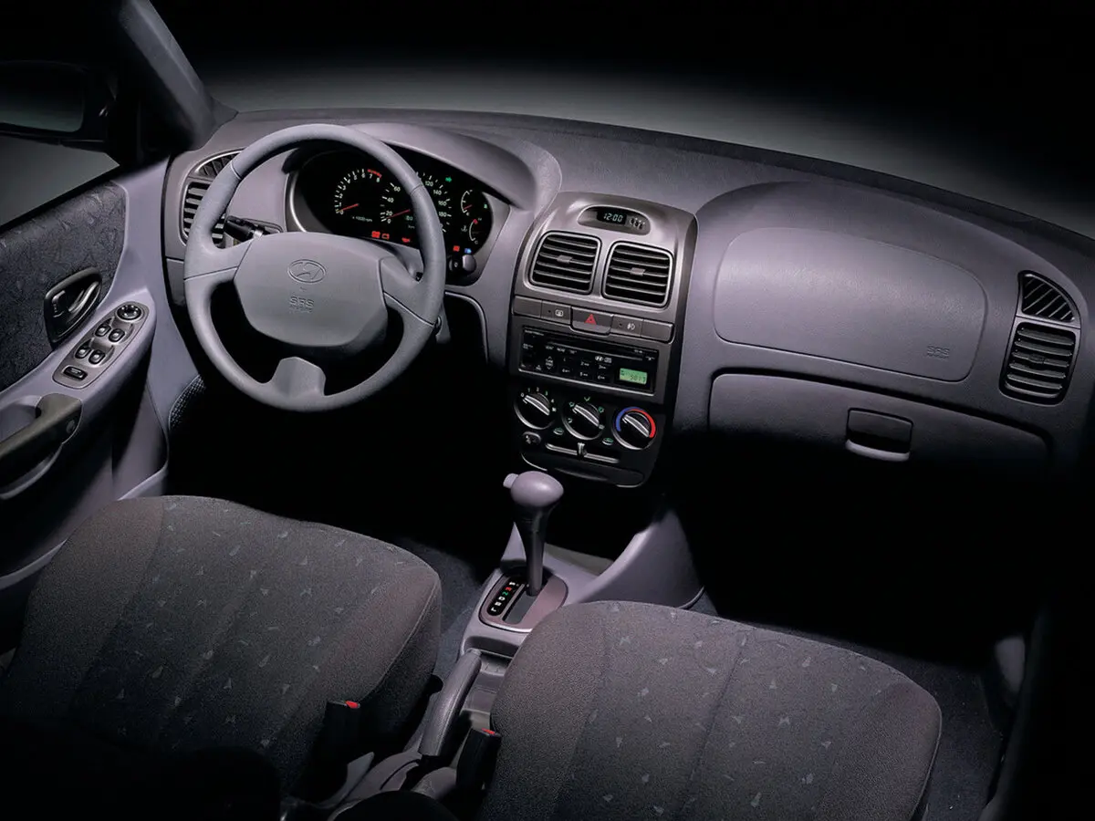 Hyundai Accent II Хэтчбек 3 дв. — фото 6